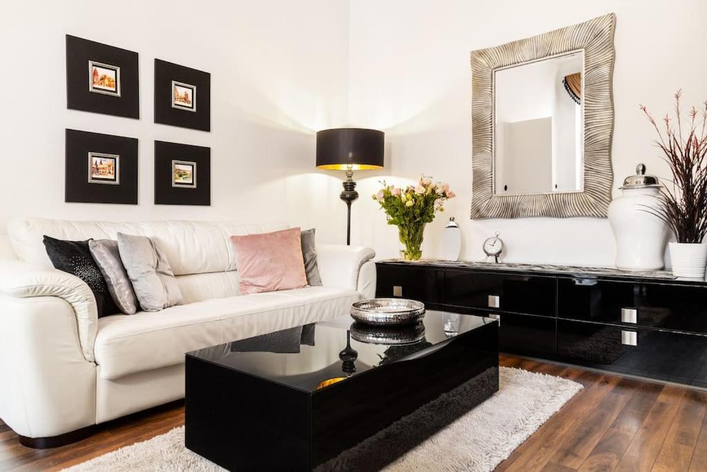 Househost Apartment:Lobzowska 22 Krakow Ngoại thất bức ảnh
