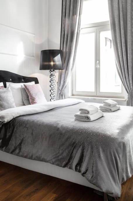 Househost Apartment:Lobzowska 22 Krakow Ngoại thất bức ảnh