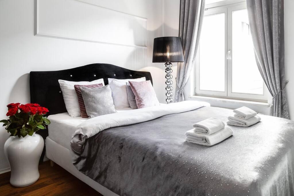Househost Apartment:Lobzowska 22 Krakow Ngoại thất bức ảnh